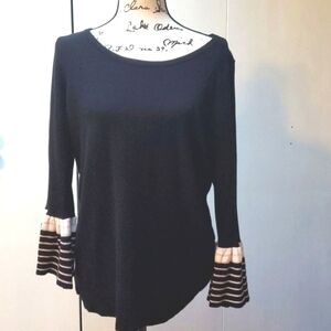 Womens Black Sweater with  Bell sleeve ends Sz. XL